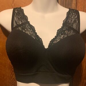 NWOT Lightly Padded No Underwire Bra